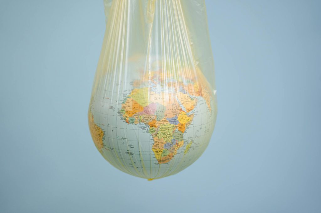 Key global developments shaping the world right now Economic trends and environmental pressures to watch visual
